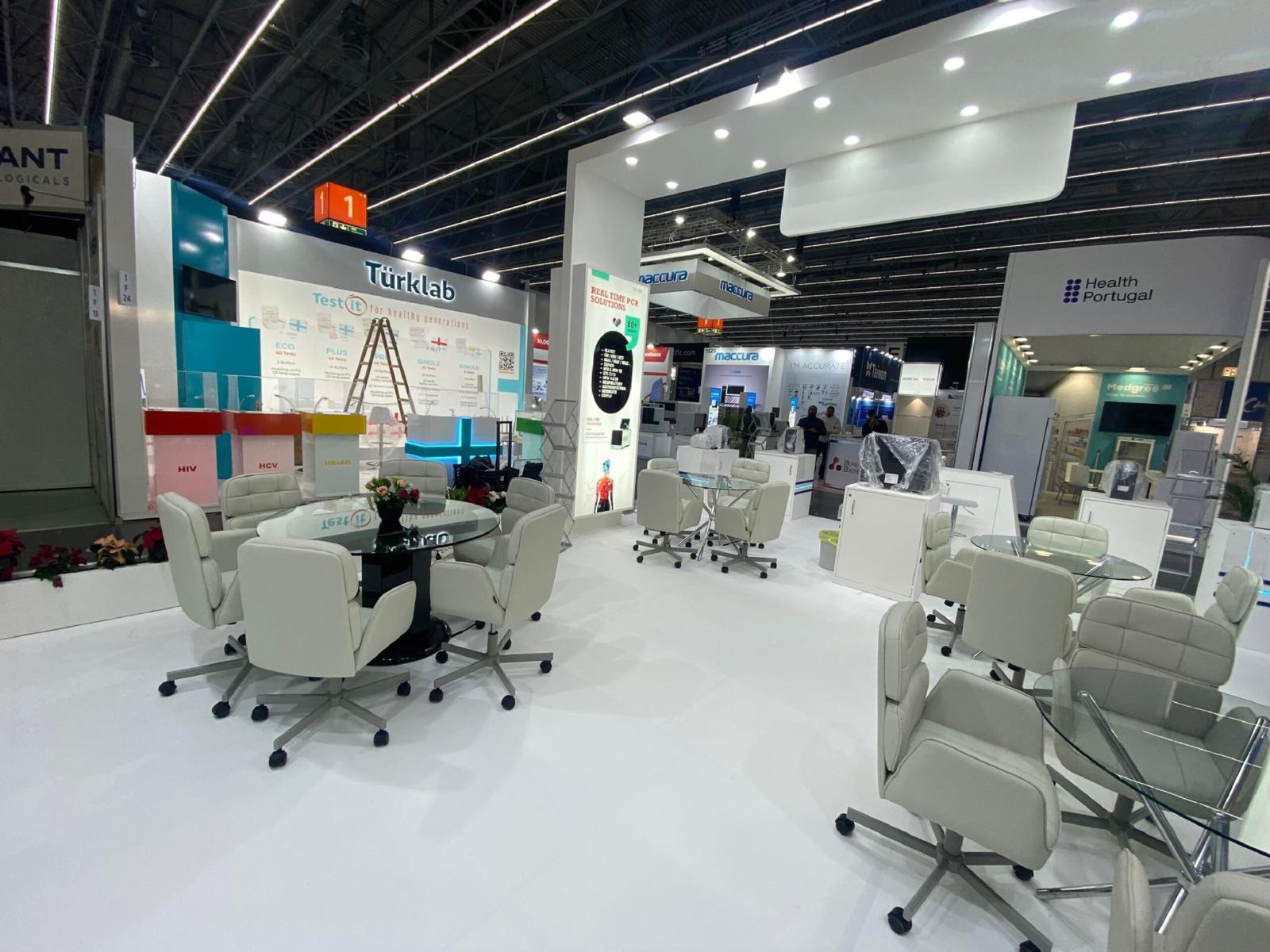 Custom trade show space